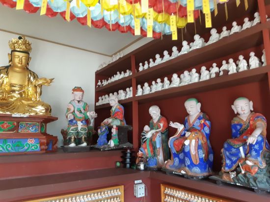 완주 송광사 목조석가여래삼존좌상 및 소조십육나한상 일괄