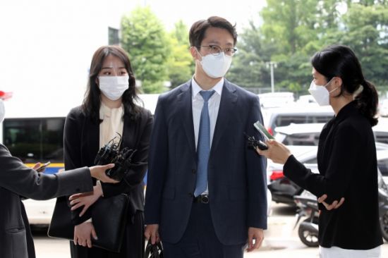 고(故) 손정민씨 친구 A씨의 법률 대리를 맡은 변호사가 지난 1일 허위 사실을 유포한 유튜버를 경찰에 고소했다./사진=연합뉴스