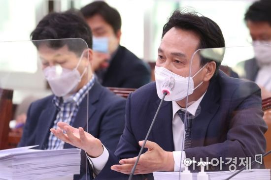 안민석 더불어민주당 의원이 28일 국회에서 열린 외교통일위원회 전체회의에서 발언하고 있다./윤동주 기자 doso7@