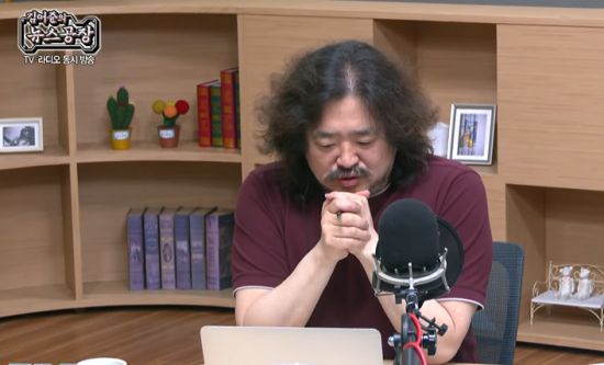방송인 김어준씨. 사진=TBS교통방송 '김어준의 뉴스공장' 유튜브 화면 캡처.