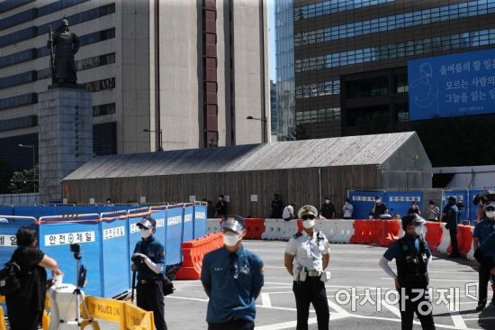 세월호 기억공간 인근에서 경찰이 경계근무를 서고 있다. /문호남 기자 munonam@