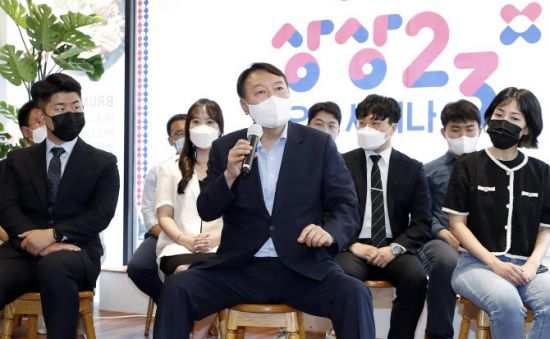 윤석열 대선 예비후보가 지난 1일 오후 서울 여의도 하우스카페에서 열린 청년 싱크탱크 ‘상상23 오픈 세미나’에서 발언하고 있다. /사진=연합뉴스