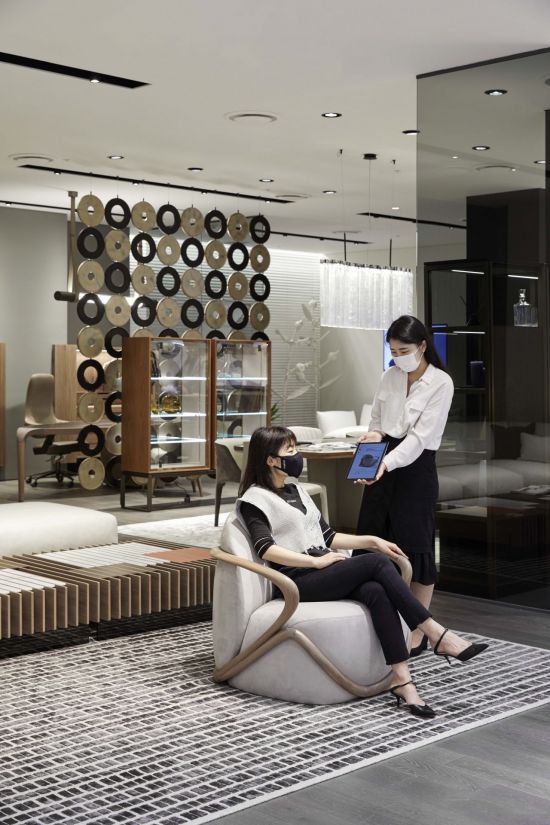 현대리바트의 '죠르제띠(GIORGETTI)' 쇼륨