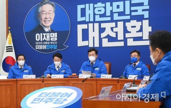 송영길 더불어민주당 대표가 5일 국회에서 열린 선거대책 총괄본부장단 회의에 참석, 모두발언을 하고 있다./윤동주 기자 doso7@