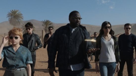 미국 영화인 '이터널스' 각본가는 2차 세계대전 당시 일본 원폭 투하에 대해 "인류 최대의 실패"라고 비판했다가 일부 국내 누리꾼들의 반발을 샀다. 사진은 '이터널스' 스틸 / 사진=월트디즈니컴퍼니코리아