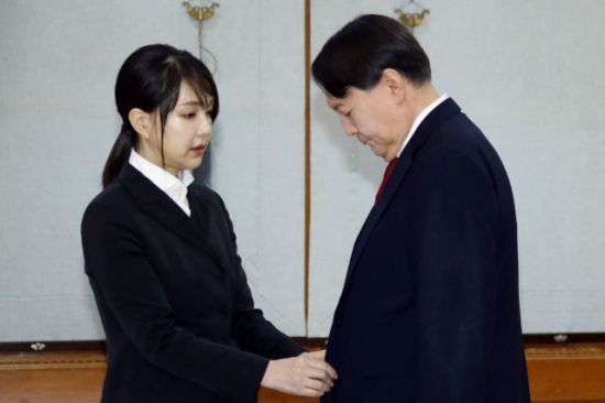 윤석열 국민의힘 대선후보(오른쪽)와 부인 김건희씨./사진=연합뉴스