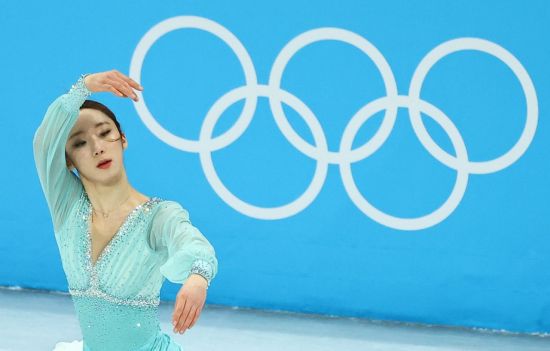 김예림이 15일 오후 중국 베이징 캐피털 실내경기장에서 열린 2022 베이징 동계올림픽 피겨스케이팅 여자 싱글 쇼트 프로그램에 출전해 프란츠 리스트의 '사랑의 꿈' 음악에 맞춰 연기를 펼치고 있다. 사진=연합뉴스