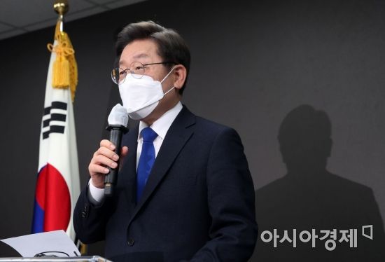 이재명 더불어민주당 대선후보가 10일 서울 여의도 중앙당사에서 대선 승복 기자회견을 갖고 있다./윤동주 기자 doso7@