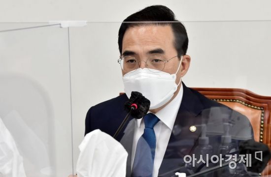 박홍근 국회 예결위원장이 20일 국회에서 열린 국회 예산결산특별위원회 2021년도 제2회 추경예산안 등 조정소위원회를 주재하고 있다./윤동주 기자 doso7@