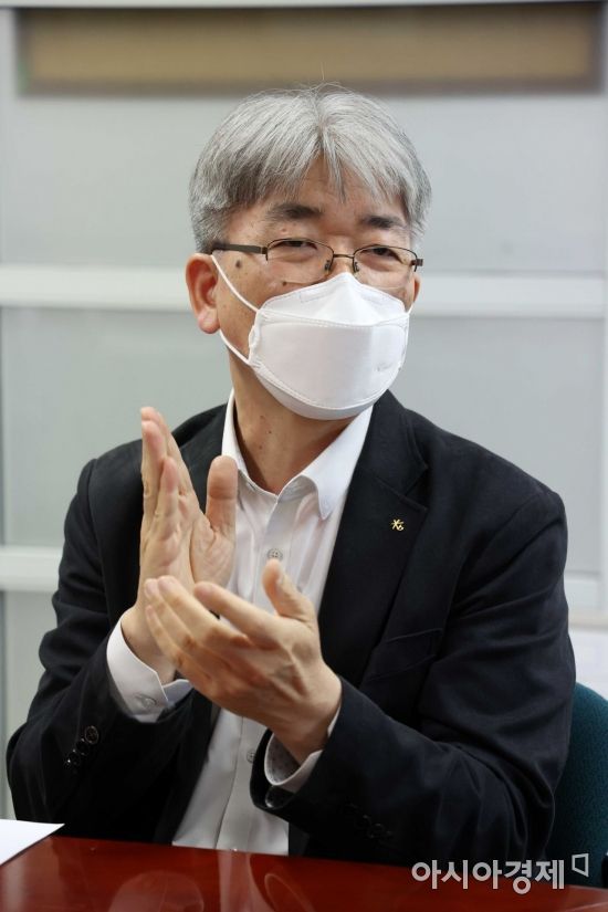 한동환 KB경영연구소장이 지난달 19일 아시아경제에서 열린 ‘은행의 미래 좌담회’에서 발언하고 있다.