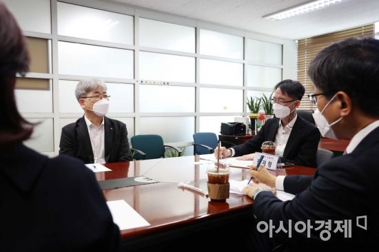 지난달 19일 아시아경제에서 ‘은행의 미래 좌담회’가 열렸다.