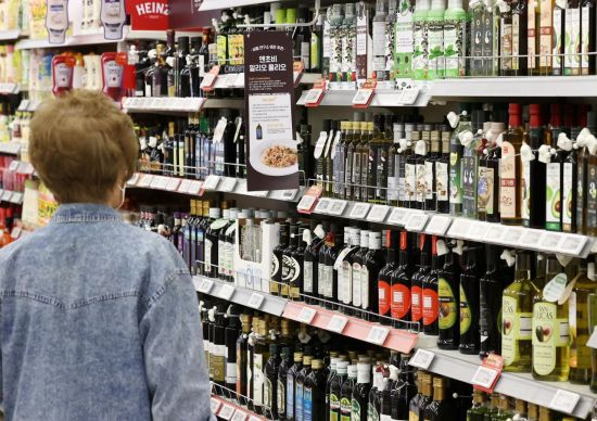 서울 한 대형마트의 식용유 매대. [이미지출처=연합뉴스]