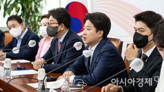 이준석 국민의힘 대표가 2일 국회에서 열린 최고위원회의에 참석, 모두발언을 하고 있다./윤동주 기자 doso7@