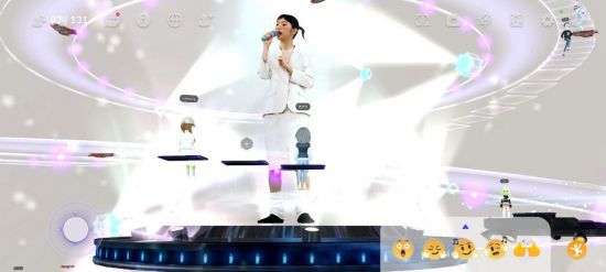 지난 27일 SK텔레콤 메타버스 플랫폼 '이프랜드'에서 열린 '메타버스 뮤직 페스티벌'에서 가수 윤지영이 홀로그램 콘서트를 통해 관객을 만나고 있다. 사진=이프랜드 캡쳐