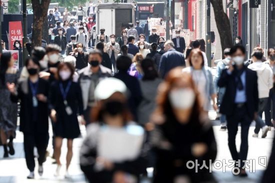 한국이 블룸버그가 매달 발표하는 '코로나19 회복력 순위(Covid Resilience Ranking)'에서 전달보다 5단계 상승한 1위를 기록했다.