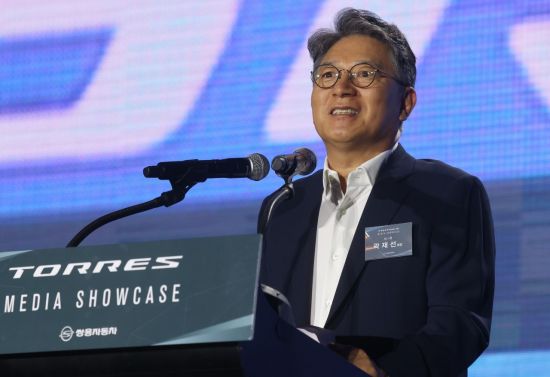 토레스 출시 행사 참석한 곽재선 KG그룹 회장
     (영종도=연합뉴스) 류효림 기자 = 쌍용자동차 최종 인수예정자로 선정된 KG그룹 곽재선 회장이 지난달 5일 인천 영종도 네스트 호텔에서 열린 쌍용자동차 SUV 토레스 언론공개 행사에서 인사말을 하고 있다. 2022.7.5 
    ryousanta@yna.co.kr
(끝)


＜저작권자(c) 연합뉴스, 무단 전재-재배포 금지＞