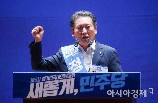 당 최고위원에 출마한 정청래 후보가 28일 국회 의원회관에서 열린 더불어민주당 당대표 및 최고위원 선출을 위한 예비경선대회에서 정견을 발표를 하고 있다./윤동주 기자 doso7@