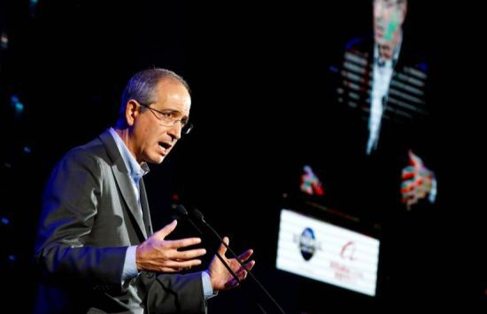 브라이언 로버츠 컴캐스트 회장 겸 CEO가 지난 2019년 10월17일 알리바바-유니버셜 베이징 리조트 간 전략적 파트너십 체결을 발표하는 행사에 참석해 발언하고 있다.(사진출처:로이터)