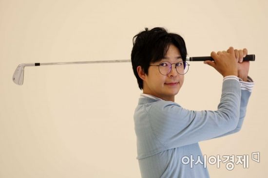 개그맨 홍인규가 15일 아시아경제와 인터뷰하고 있다. /문호남 기자 munonam@