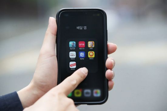 일부 지자체는 소비자와 소상공인의 상생을 위한 공공배달앱을 출시했다. 사진은 기사의 특정 내용과 관련없음. [이미지출처=연합뉴스]