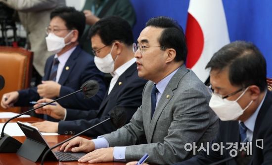 박홍근 더불어민주당 원내대표가 6일 국회에서 열린 국정감사대책회의에 참석. 모두발언을 하고 있다./윤동주 기자 doso7@