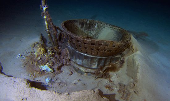 2013년 대서양에서 인양된 아폴로11호 엔진. 사진 출처-Jeff Bezos expeditions