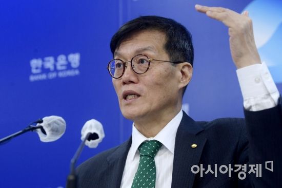 이창용 한국은행 총재가 20일 서울 중구 한국은행 기자실에서 '2022년 하반기 물가안정목표 운영상황'에 관해 설명하고 있다./ 사진공동취재단