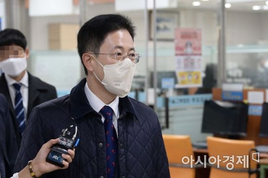 손준성 서울고등검찰청 송무부장이 지난해 10월24일 서울 서초구 서울중앙지방법원에서 열린 고발사주 의혹 관련 공판에 출석하고 있다./강진형 기자aymsdream@