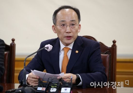추경호 부총리 겸 기획재정부 장관이 2일 서울 중구 명동 은행회관에서 열린 비상거시경제금융회의를 주재하고 있다. 사진=김현민 기자 kimhyun81@
