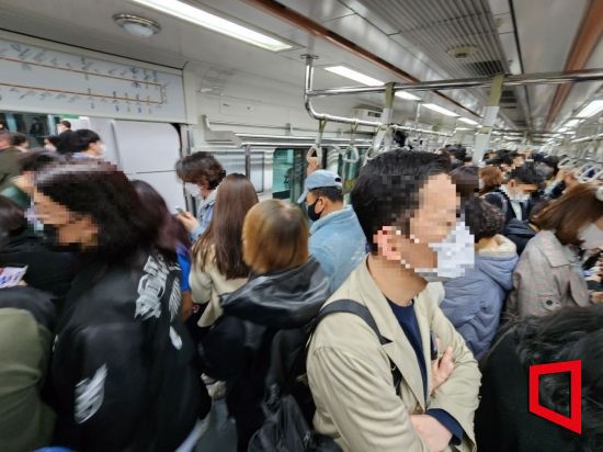 지난 17일 오후 서울지하철 6호선 내부 사진=최태원 기자 skking@