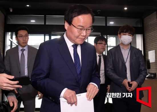 김재원 국민의힘 최고위원이 5월8일 서울 여의도 국민의힘 당사에서 열린 윤리위원회에 출석하고 있다. 사진=김현민 기자 kimhyun81@
