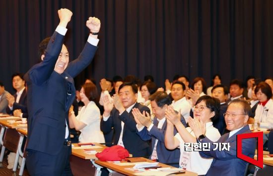 김기현 국민의힘 대표가 2일 서울 여의도 중소기업중앙회에서 열린 전국 당협위원장 워크숍에서 인사하고 있다. 사진=김현민 기자 kimhyun81@