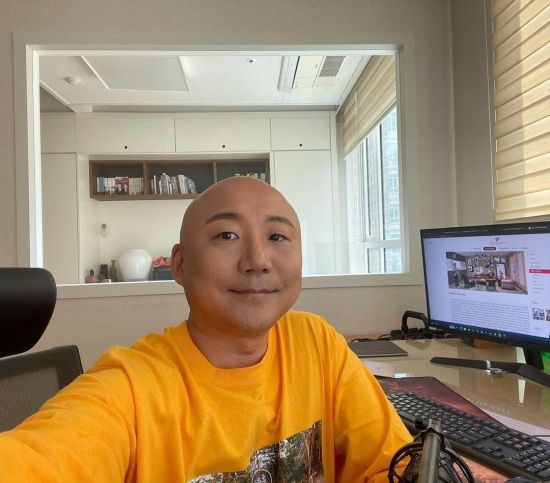 웹툰 작가 주호민. [이미지출처=주호민 인스타그램 캡처]