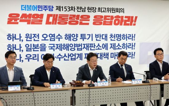 이재명 더불어민주당 대표가 30일 오전 전남 무안군 삼향읍 민주당 전남도당에서 열린 현장 최고위원회의에서 발언하고 있다. [사진=연합뉴스]