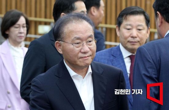 윤재옥 국민의힘 원내대표가 5일 국회에서 열린 원내대책회의에 참석하고 있다. 사진=김현민 기자 kimhyun81@
