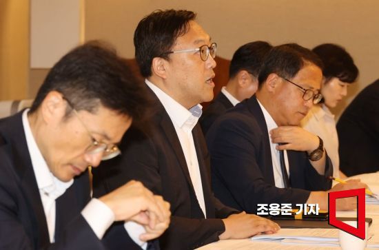 김병환 기획재정부 1차관이 5일 서울 종로구 정부서울청사에서 열린 비상경제차관회의에서 추석 성수품 가격 안정 등 물가, 민생 안정 총력 대응에 대해 발언하고 있다. 사진=조용준 기자 jun21@