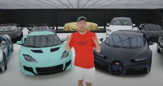 지난 17일 '미스터비스트' 채널에 '1달러 vs 1억달러짜리 차'라는 제목의 차량 리뷰 영상이 올라왔다. [사진출처=유뷰브 채널 '미스터비스트']