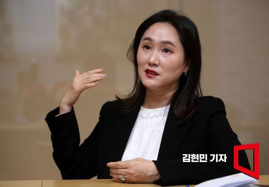 강민주 ING은행 수석 이코노미스트가 지난 12일 서울 중구 서울파이낸스센터 ING 회의실에서 아시아경제와 인터뷰를 하고 있다. 사진=김현민 기자 kimhyun81@