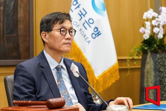 이창용 한국은행 총재가 19일 서울 중구 한국은행에서 열린 금융통화위원회 본회의를 주재하고 있다.사진=사진공동취재단