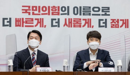 2022년 4월28일 오전 국회에서 열린 국민의힘-대통령직인수위원회 첫 당정협의에서 안철수 인수위원장이 발언하고 있다. [이미지출처=연합뉴스]