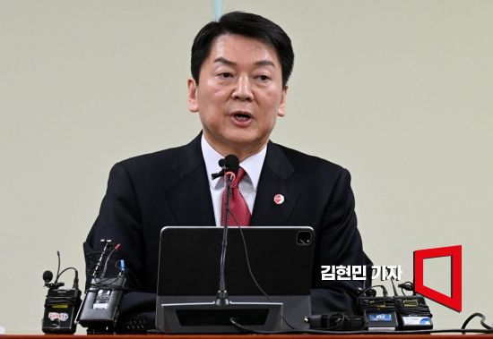 안철수 국민의힘 당대표 후보가 2023년 3월 6일 서울 여의도 국회 의원회관에서 긴급 기자회견을 하고 있다. 사진=김현민 기자 kimhyun81@