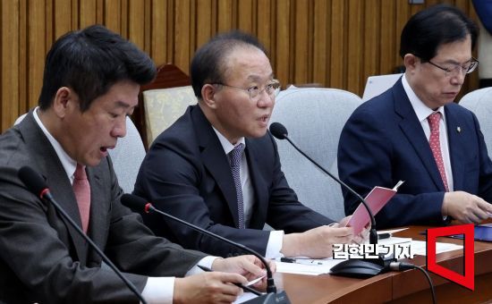 윤재옥 국민의힘 원내대표가 10일 국회에서 열린 원내대책회의에서 발언하고 있다. 사진=김현민 기자 kimhyun81@
