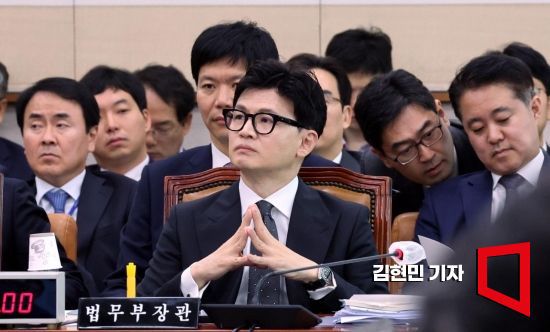 한동훈 법무부 장관이 2일 국회에서 열린 법제사법위원회 전체회의에 참석해 있다. 사진=김현민 기자 kimhyun81@