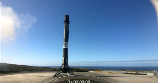 우리 군의 정찰위성 1호기를 탑재한 미국 우주기업 스페이스Ⅹ의 발사체 ‘팰컨9’가 한국시간 2일 오전 3시 19분(현지시간 1일 오전 10시 19분) 캘리포니아 소재 밴덴버그 기지에서 발사됐다. 사진은 발사체가 다시 지구에 안착한 모습. (사진=spacex 홈페이지 캡쳐)