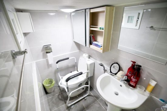 반지하 화장실 수리 후 모습