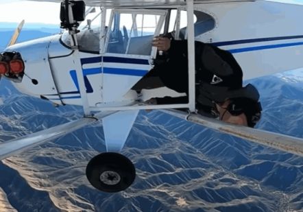 트레버 제이콥이 자신의 유튜브 채널에 올린 고의 추락 영상. [사진=유튜브 'TrevorJacob' 갈무리]