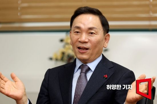 조성명 강남구청장은 "쾌적한 주거환경을 갖춘 강남구를 완성하기 위해 전력을 다하겠다"고 말했다. 사진=허영한 기자 younghan@