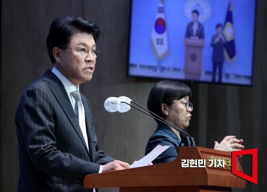 장제원 국민의힘 의원이 12일 국회 소통관에서 기자회견을 열어 내년 총선 불출마 선언을 하고 있다. 사진=김현민 기자 kimhyun81@