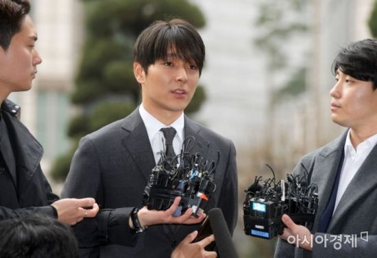 특수준강간 혐의로 징역 2년 6개월의 실형을 선고받았던 밴드 FT아일랜드 출신 최종훈 [사진출처=아시아경제 DB]