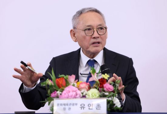 유인촌 문화체육관광부 장관이 28일 서울 종로구 국립현대미술관 서울관에서 열린 온라인동영상서비스(OTT)-방송영상콘텐츠 산업 글로벌 경쟁력 강화를 위한 업무 협약식에서 인사말하고 있다. [사진제공 = 문화체육관광부]


＜저작권자(c) 연합뉴스, 무